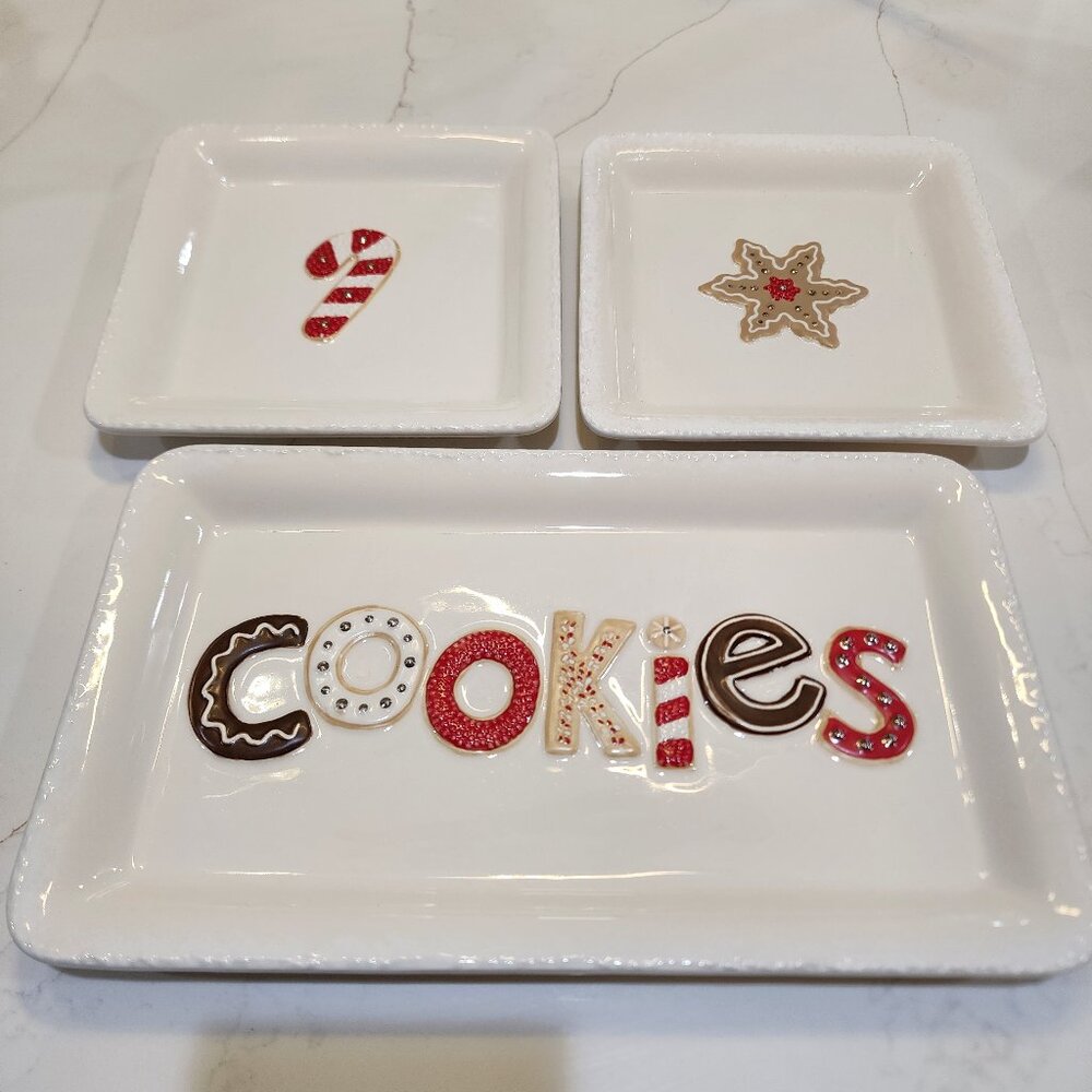 Hallmark Traveling Christmas Cookie Tray set with plates